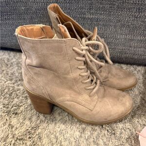 Universal Thread Beige Lace-Up Ankle Booties